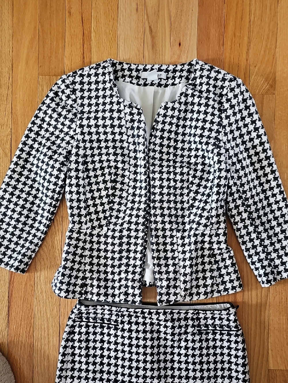 White House Black Market Black and White Houndstooth Suit Skirt - Picture 2 of 11